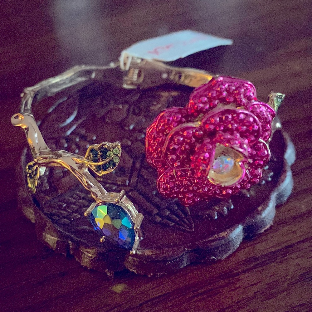 Betsey Johnson, rare clip on bracelet